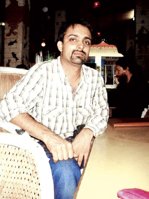 A reward of Rs 1 lakh will be handed over to the person who helps identify the driver who rammed into Vinit Sancheti&rsquo;s motorcycle