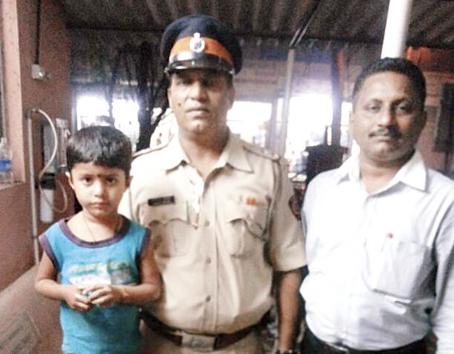 Kirtik, with Police Sub-inspector Anant Wadkar and Bhai Parab.