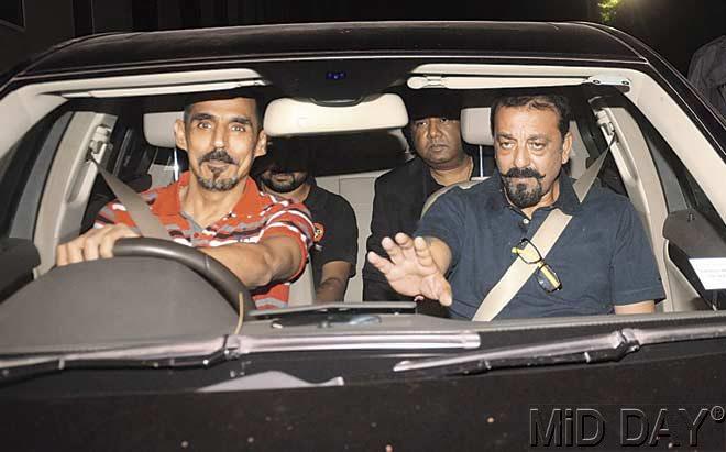 Sanjay Dutt arrives at the Parel hospital last night. Dutt was released on parole on December 21 due to his wife&rsquo;s illness. Pic/Satyajit Desai