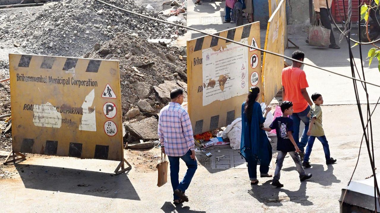 No QR codes across the entire stretch on Narayan Joshi, Cross Road No. 1, Kandivli West