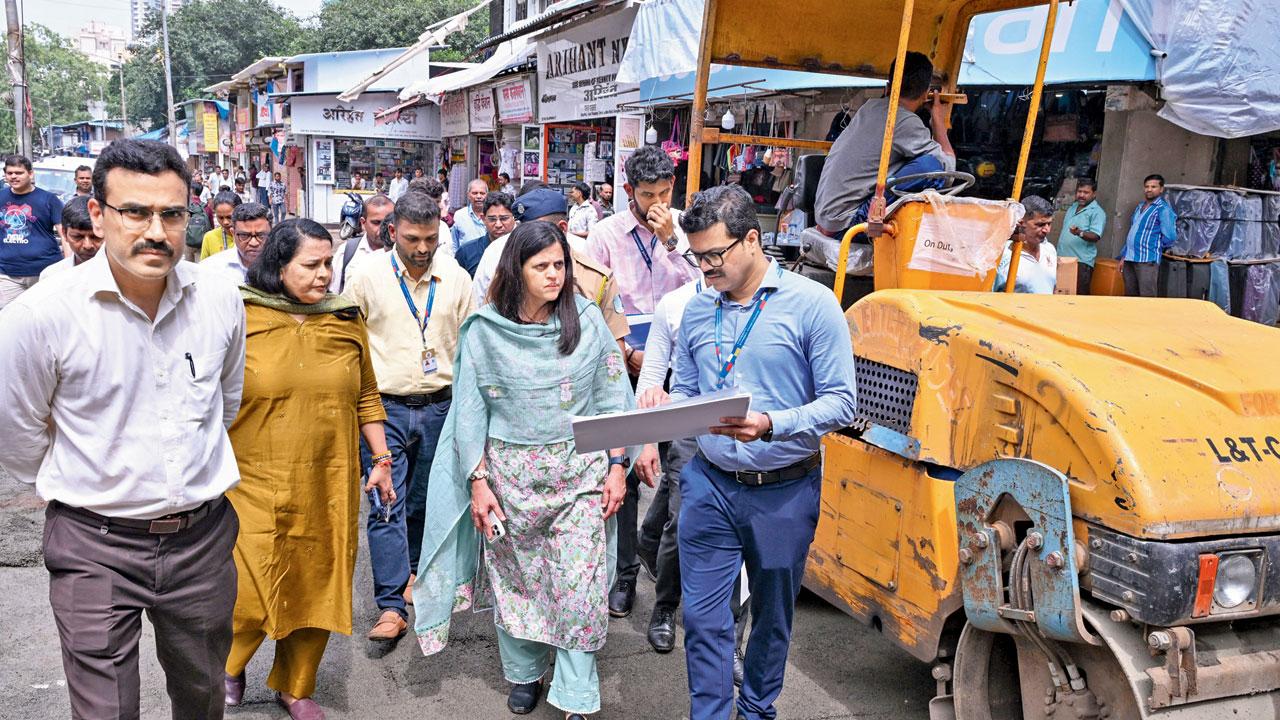 Hours after responding to mid-day&rsquo;s questions on pedestrian safety, Municipal Commissioner Ashwini Bhide inspected footpaths along Ram Ganesh Gadkari Marg and Swami Vivekananda (SV) Road in Vile Parle (West) on Thursday. Pics/By Special Arrangement