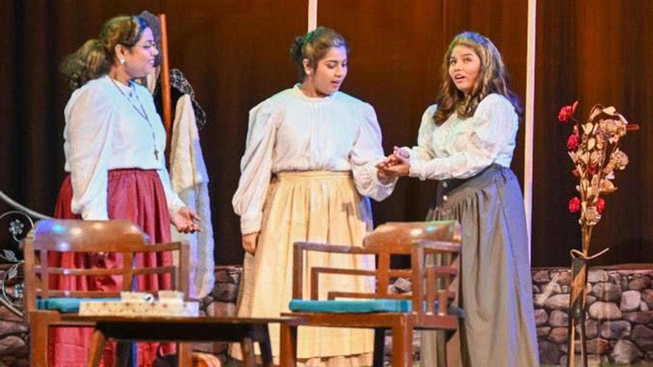 A moment from the play, Dagdi Bhint. Pics courtesy/Shreekala Sanskar Nyas; NSD Delhi