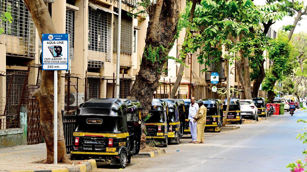Taxis and autorickshaws parked outside residential buildings in Vile Parle East. Pics.Rane Ashish Taxis and autorickshaws parked outside residential buildings in Vile Parle East. Pics.Rane Ashish