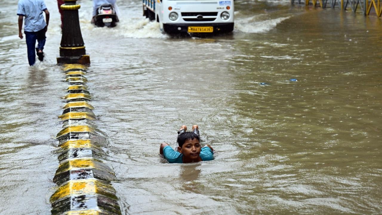 Mothers Day throwback: Alia Bhatt, Kareena Kapoors pregnancy fashion