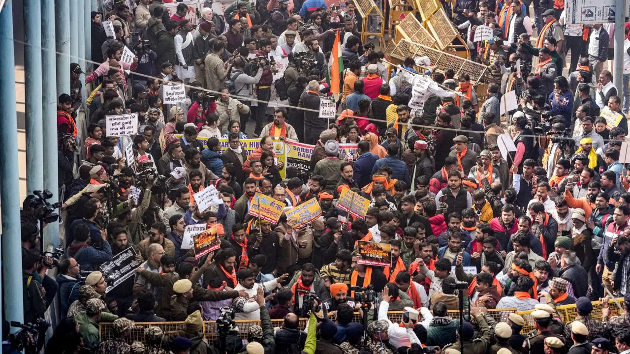 Mothers Day throwback: Alia Bhatt, Kareena Kapoors pregnancy fashion