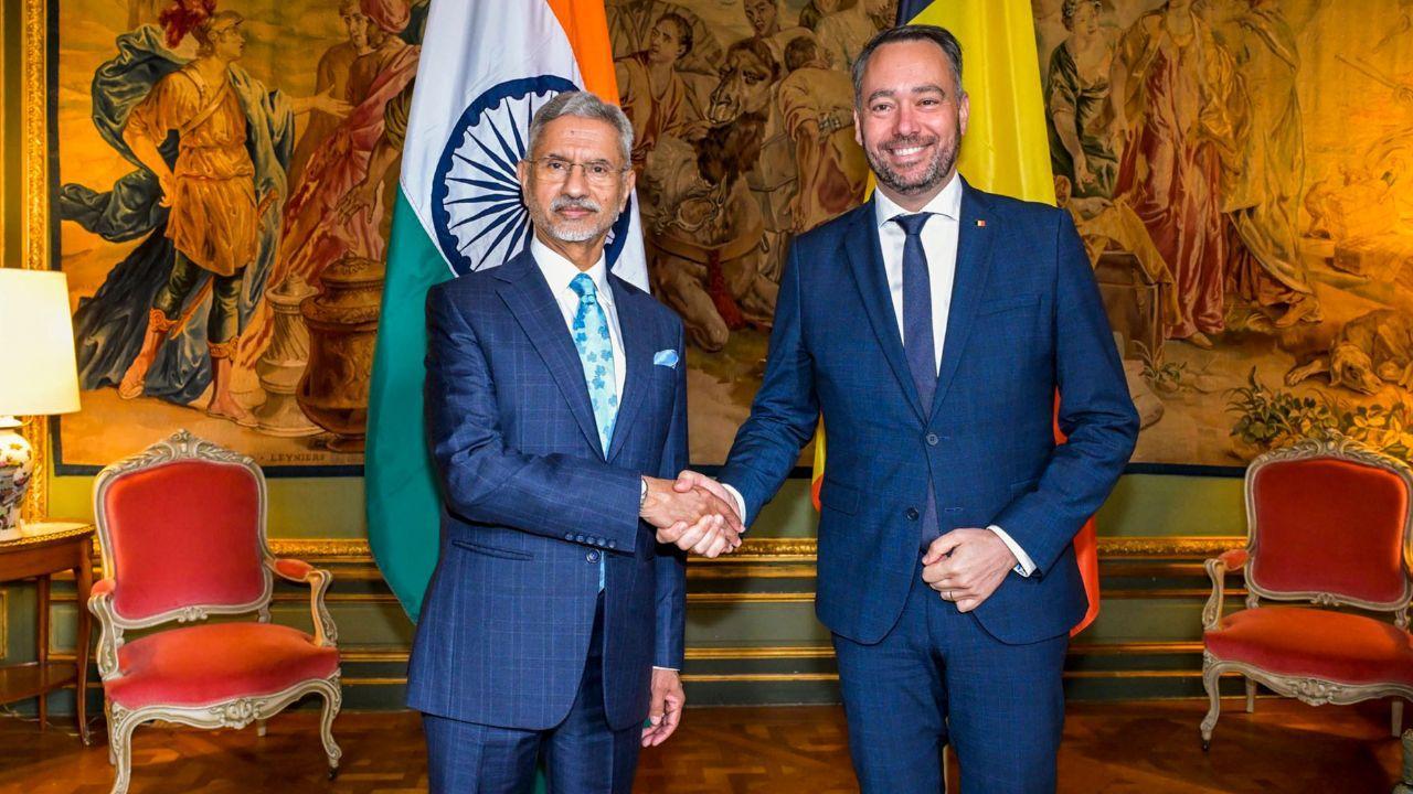 Mothers Day throwback: Alia Bhatt, Kareena Kapoors pregnancy fashion