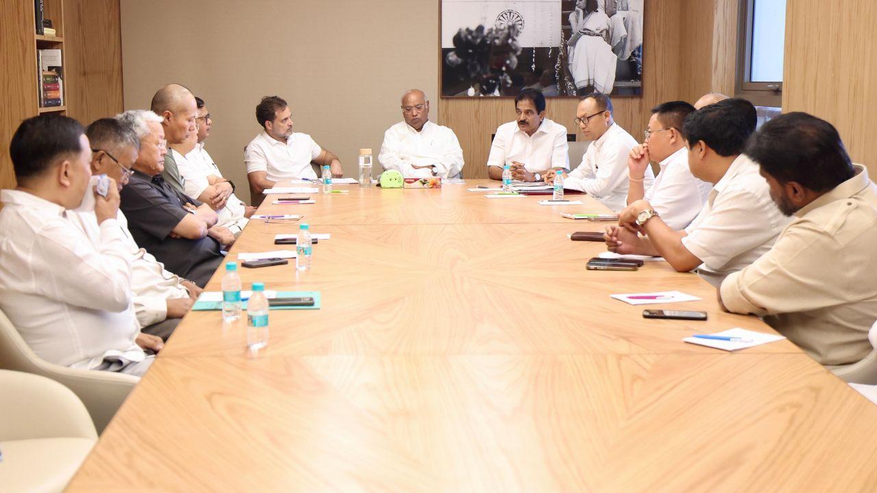 Mothers Day throwback: Alia Bhatt, Kareena Kapoors pregnancy fashion