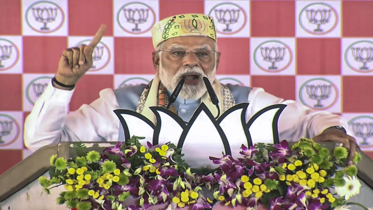 Mothers Day throwback: Alia Bhatt, Kareena Kapoors pregnancy fashion