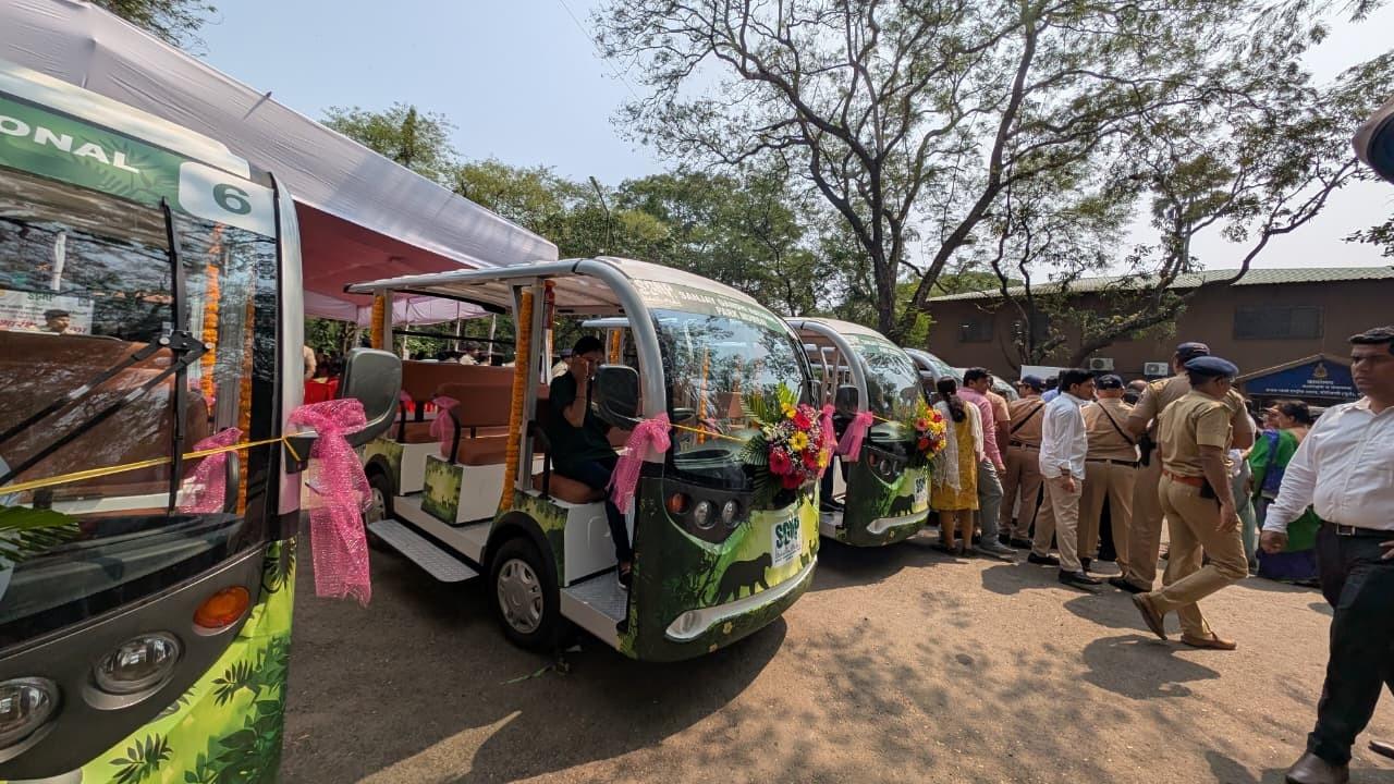 Mothers Day throwback: Alia Bhatt, Kareena Kapoors pregnancy fashion