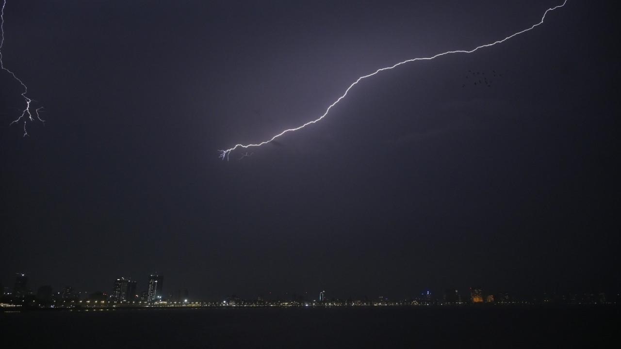 Mothers Day throwback: Alia Bhatt, Kareena Kapoors pregnancy fashion