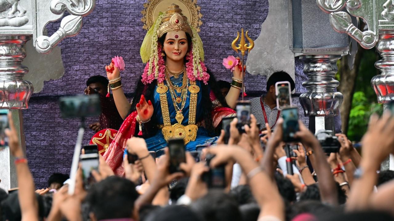 Mothers Day throwback: Alia Bhatt, Kareena Kapoors pregnancy fashion