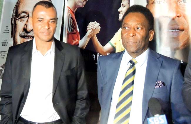 Brazilian football legend Pele (right) along with compatriot Cafu at the launch of a magazine on Sunday. Pics/Kashinath Bhattacharjee