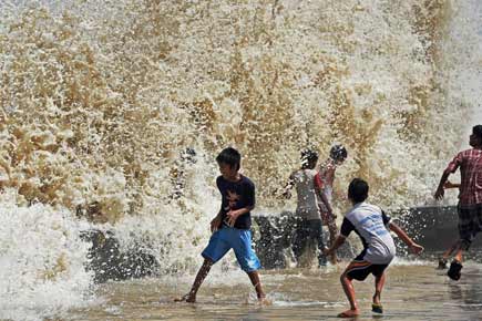  High tide alert: Mumbaikars warned against venturing near sea 