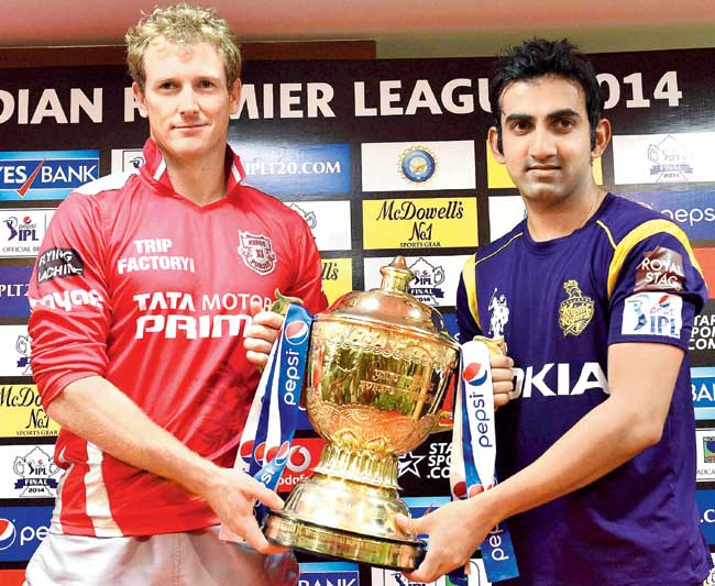 George Bailey and Gautam Gambhir pose with the IPL trophy in Bangalore on Saturday. Pics/PTI