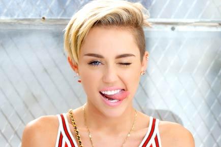 Miley Cyrus sends video message to sick fan before her death