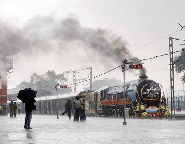Indian visitors watch a 1947 model British-built steam locomotive engine that commemorated 155 years of trains running in Eastern India. PIC/AFP