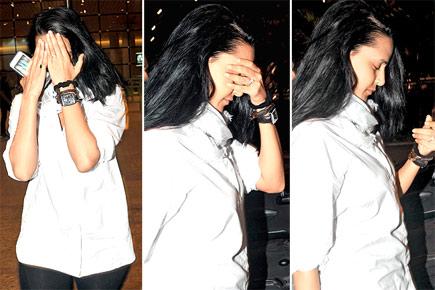 What made Neha Dhupia hide her face?