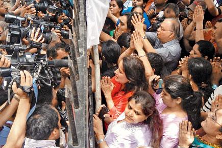 Campa Cola eviction: Residents force BMC officials to turn back on day 2