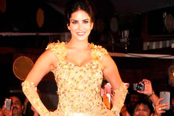 592px x 393px - Photos: Sunny Leone walks the ramp for Rohit Verma