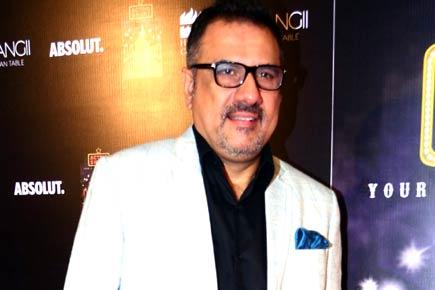 Boman Irani finds fans in Hong Kong hotel staff