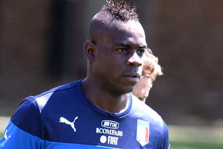 With AC Milan ready to sell Mario Balotelli, Arsenal mull deal for striker 