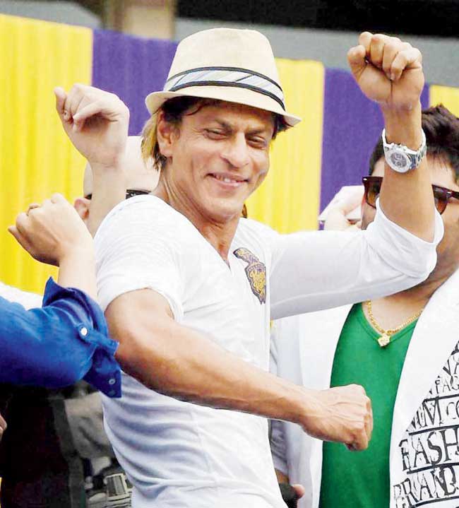 KKR co-owner Shah Rukh Khan celebrates their IPL title. Pic/PTI
