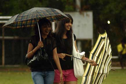 Monsoon hits Kerala coast, 'progress sluggish', says Met Dept 