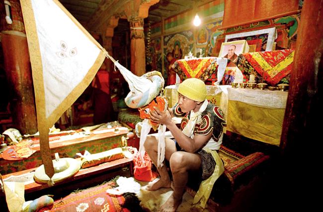 A Gelupa monk gets dressed for the Hemis Festival