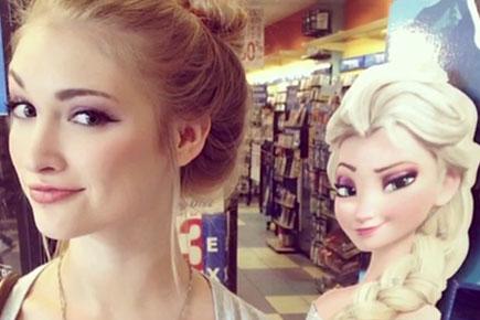After human Barbie meet 'Elsa' from 'Frozen' in real life