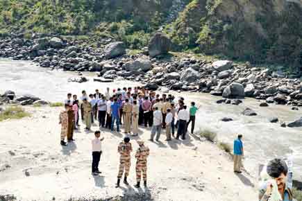 Himachal tragedy: Five bodies recovered, students blame state