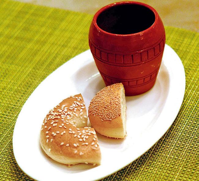 Kahwa with breads