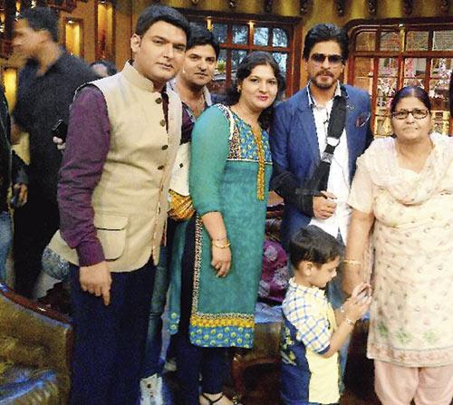 Kapil Sharma, his sister Pooja Pawan Devgan, her son Parikshit and mother Janak Rani with Shah Rukh Khan on the sets of Comedy Nights With Kapil