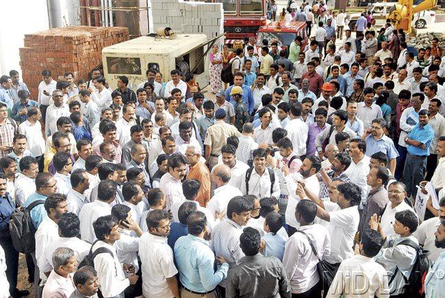 Cooperation Minister Harshvardhan Patil talks to Mantralaya employees after leaving the building