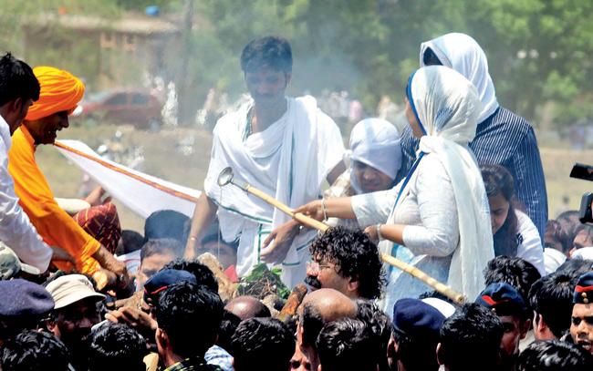 It was a progressive step away from patriarchy in a district like Beed, to get Pankaja to light her father’s funeral pyre.