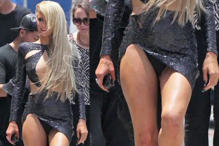 Warbrobe Malfunction! Paris Hilton underwear peeks out