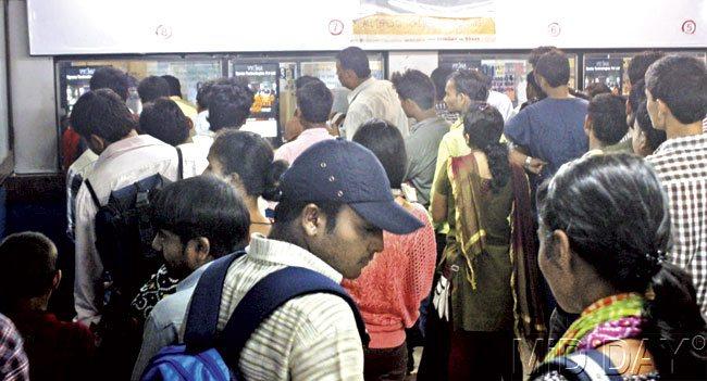The ticket counters at Churchgate saw serpentine queues for season passes yesterday. Pic/Emmanual Karbhari