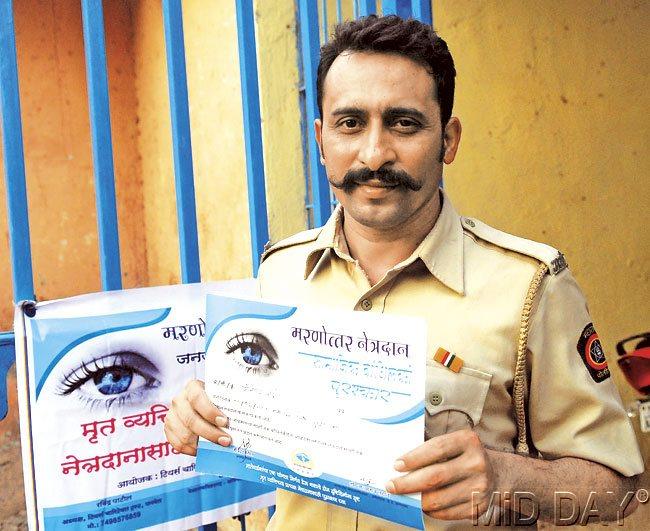 Patil’s NGO TEARS has arranged for eye donation camps at events like Dahi Handi, Ganeshotsav and even weddings, where people have readily pledged to become eye donors. Pics/Sayed Sameer Abedi