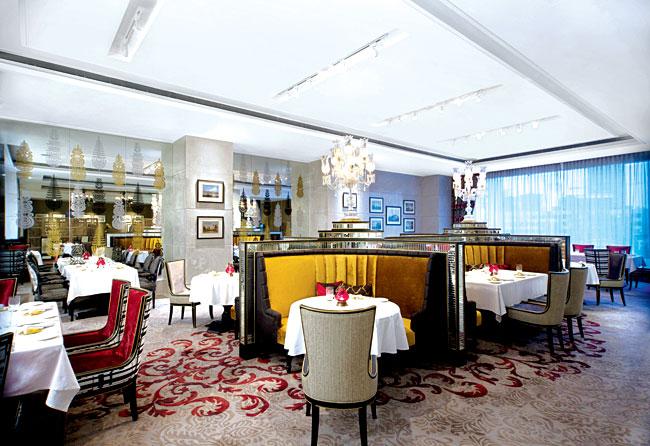 The Sahib Room & Kipling Bar at the Palladium Hotel 