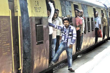 Bus travellers to be shown perils of dangerous stunts on Mumbai locals