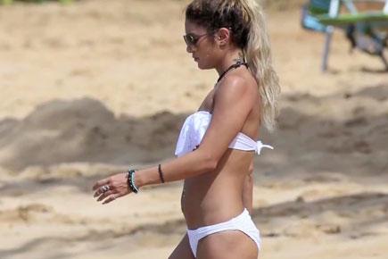Hot Vanessa Hudgens bikini body in Hawaii