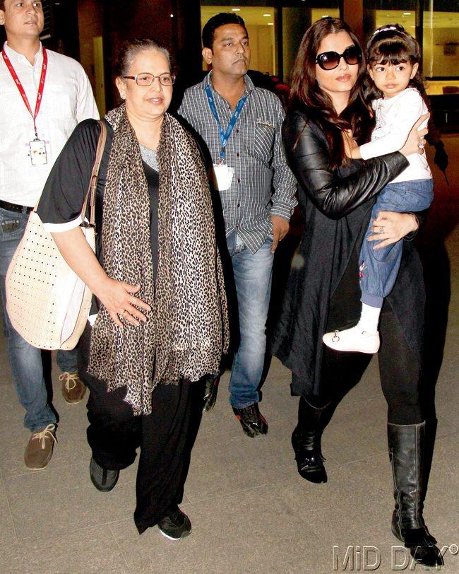 Aishwarya Rai Bachchan with daughter Aradhya Bachchan and mother Vrinda Rai