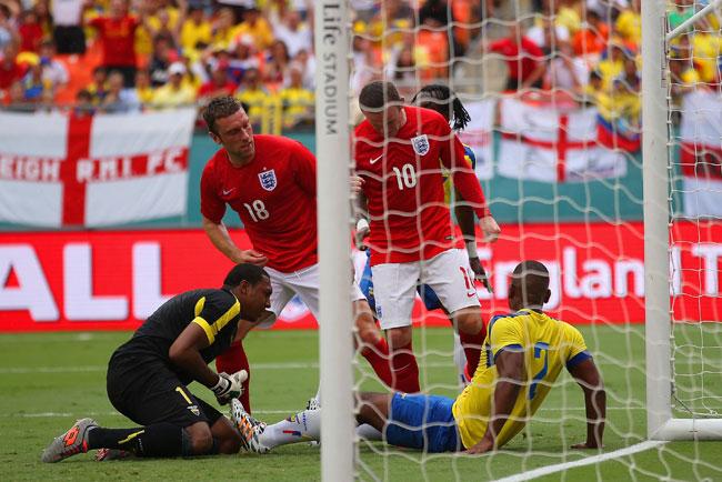 Wayne Rooney scores against Ecuador