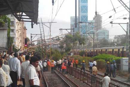 Mumbaikars inconvenienced as Central Railway services affected by tree collapse
