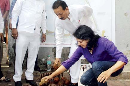 Mumbai: Congress leaders rush to inaugurate Bandra talao revamp project