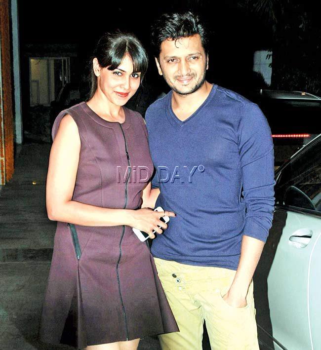 When Genelia D’Souza’s baby bump piqued the media’s curiosity in April, Riteish Deshmukh denied the buzz but announced it to the world a month later. Pic/Satyajit Desai
