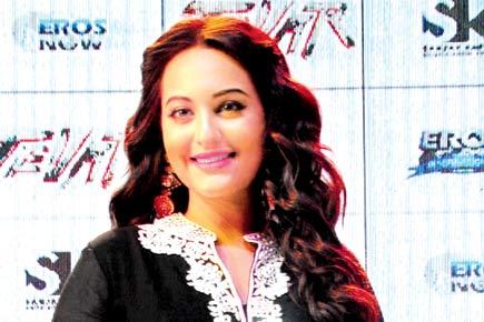 Sonakshi Sinha fails to promote 'Action Jackson' with female co-stars