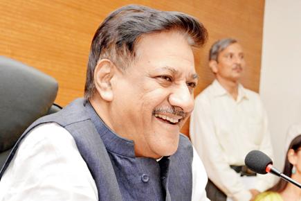 Maharashtra Polls: Prithviraj Chavan sweet-talks rebels into revoking nominations 