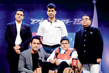 MS Dhoni, Rohit Roy, other celebs attend health awards show