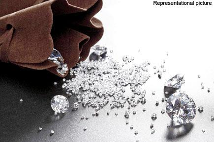 Mumbai: Trader swaps real diamonds with fakes on pretext of buying them