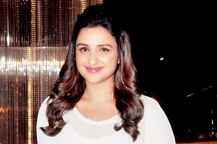 Bollywood divas show their support at a fund-raising event
